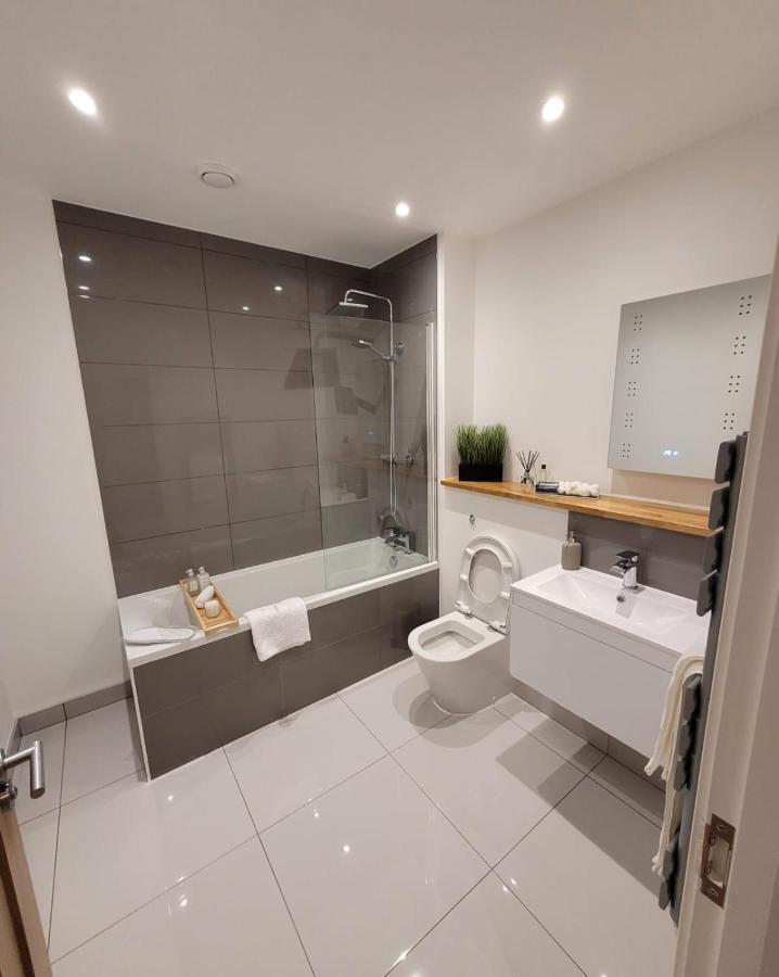 Luxury 1 Bed Apartment In The Centre Of Rochester Wainscot Экстерьер фото