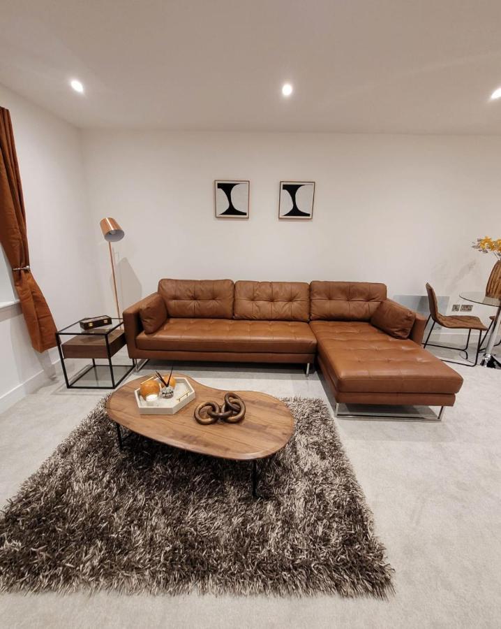 Luxury 1 Bed Apartment In The Centre Of Rochester Wainscot Экстерьер фото