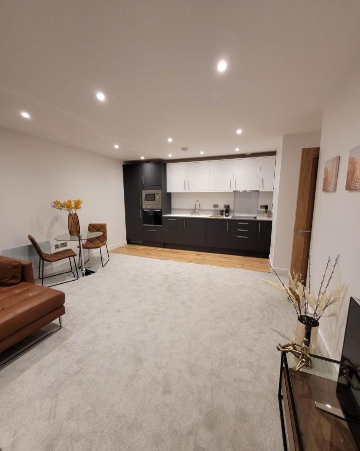 Luxury 1 Bed Apartment In The Centre Of Rochester Wainscot Экстерьер фото