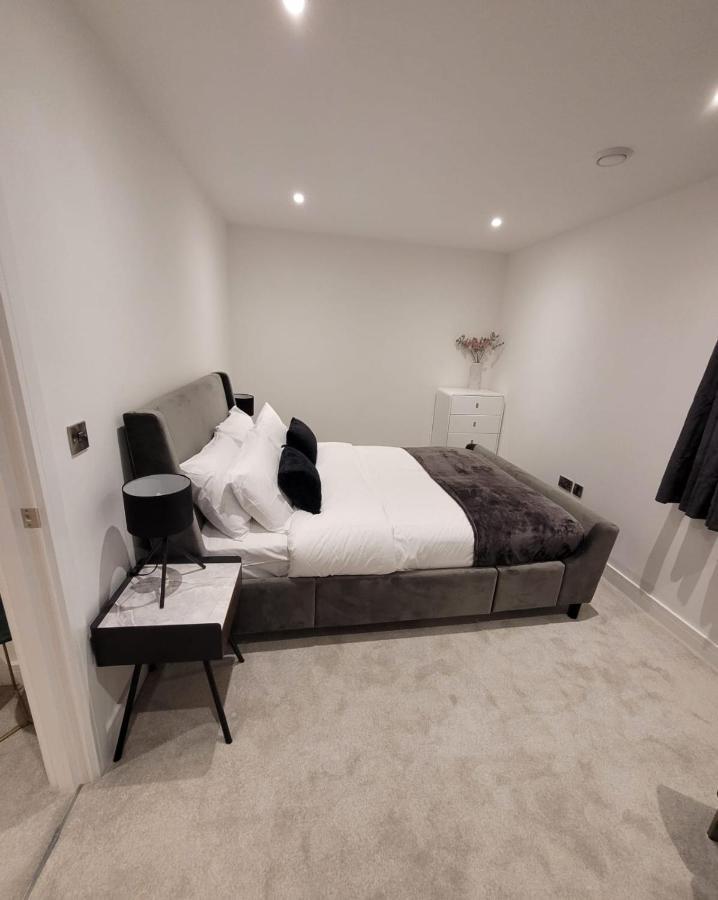 Luxury 1 Bed Apartment In The Centre Of Rochester Wainscot Экстерьер фото