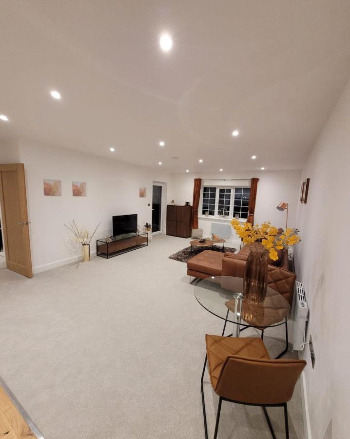 Luxury 1 Bed Apartment In The Centre Of Rochester Wainscot Экстерьер фото