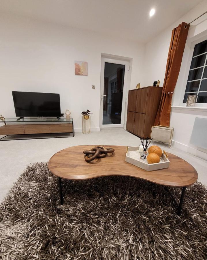 Luxury 1 Bed Apartment In The Centre Of Rochester Wainscot Экстерьер фото