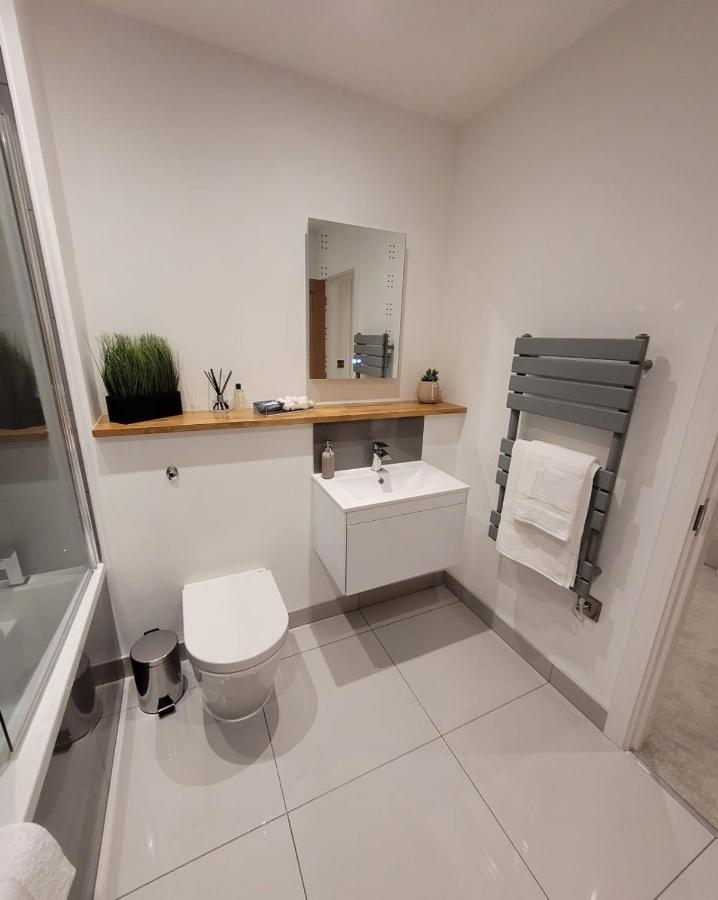 Luxury 1 Bed Apartment In The Centre Of Rochester Wainscot Экстерьер фото