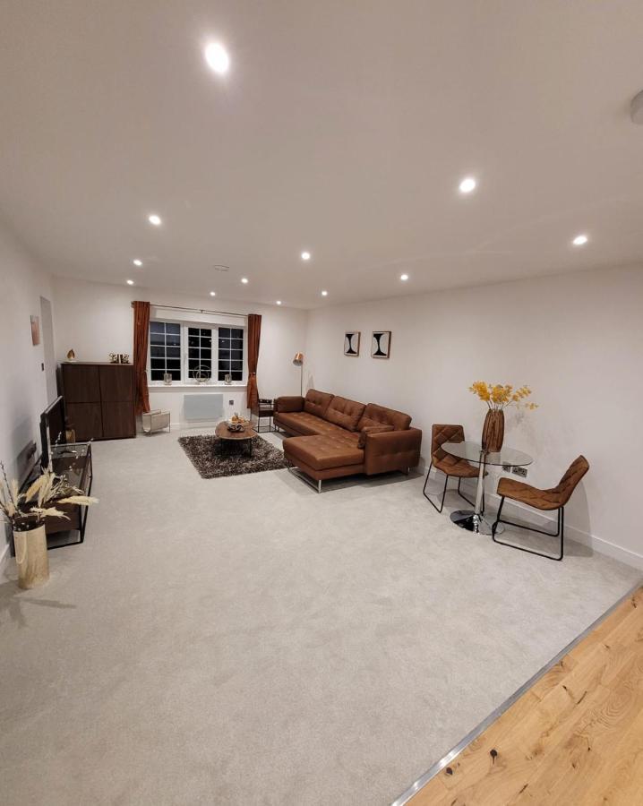 Luxury 1 Bed Apartment In The Centre Of Rochester Wainscot Экстерьер фото